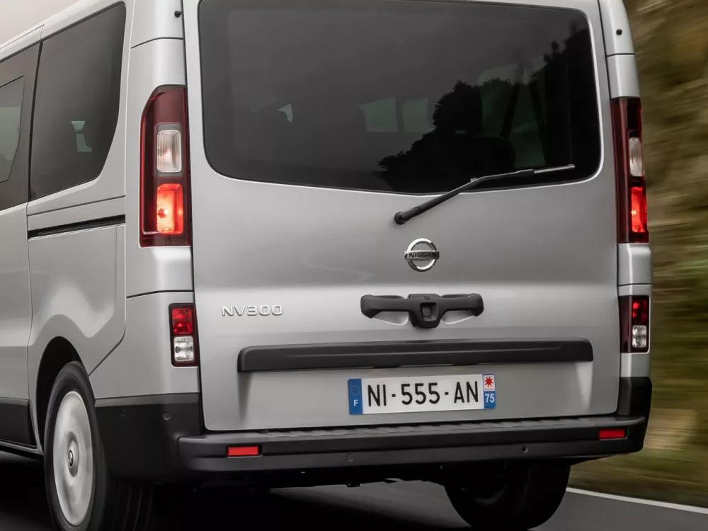 Автомобиль Nissan Primastar II Минивэн Combi