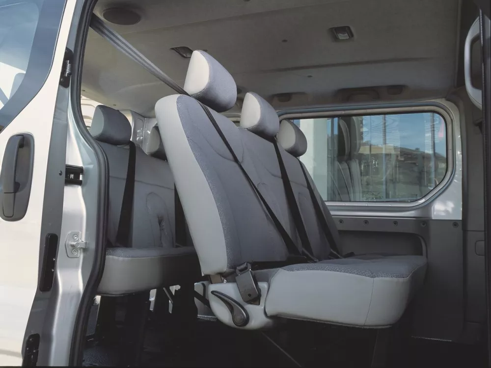 Автомобиль Nissan Primastar I Минивэн