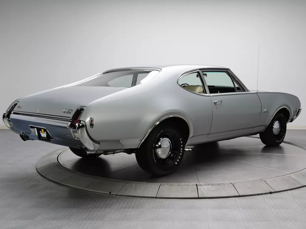 Автомобиль Oldsmobile 442 II Купе Sports Coupe