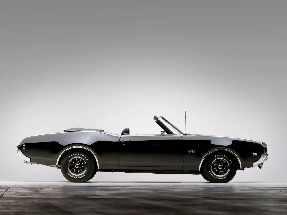 Автомобиль Oldsmobile 442 II Кабриолет