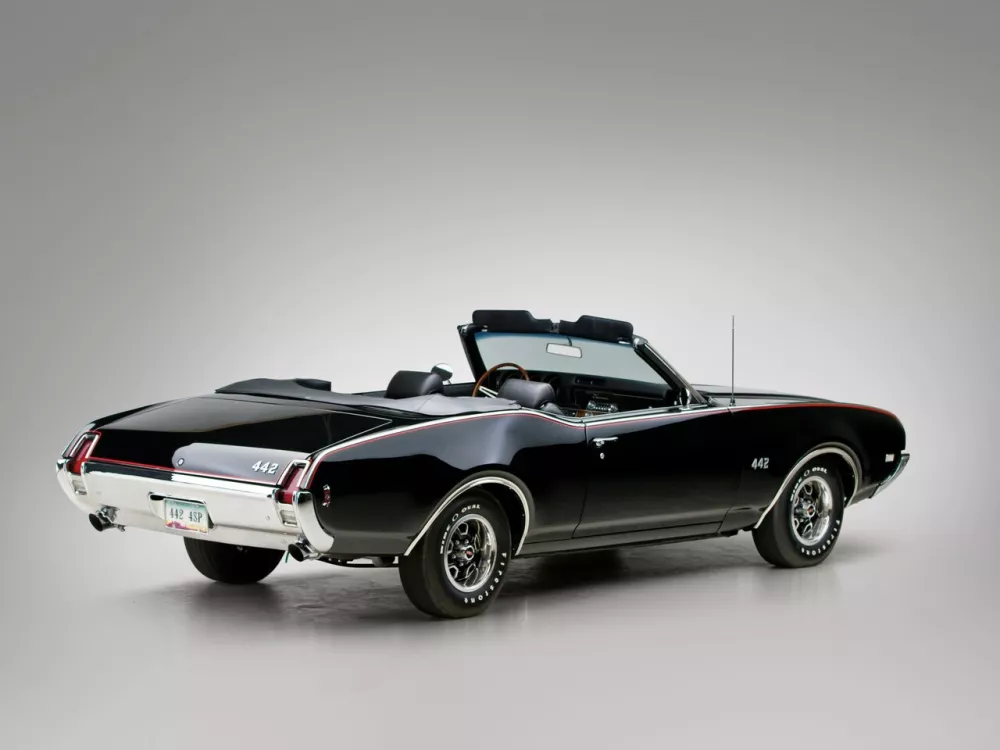 Автомобиль Oldsmobile 442 II Кабриолет