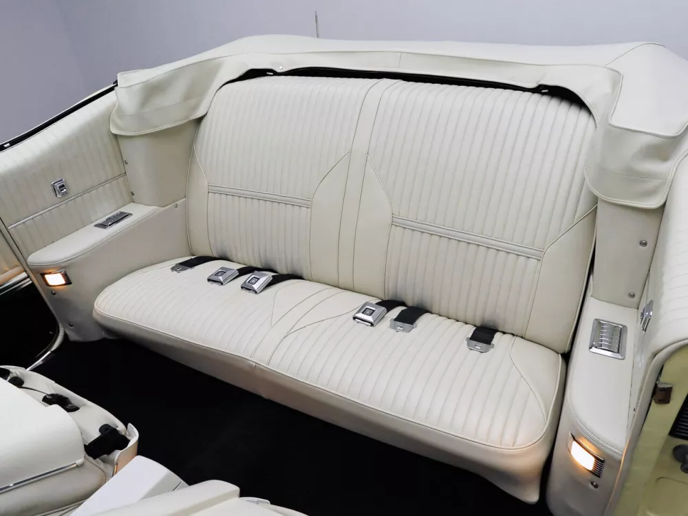 Автомобиль Oldsmobile 442 II Кабриолет