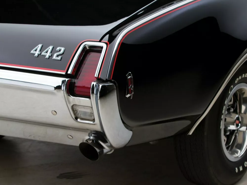 Автомобиль Oldsmobile 442 II Кабриолет