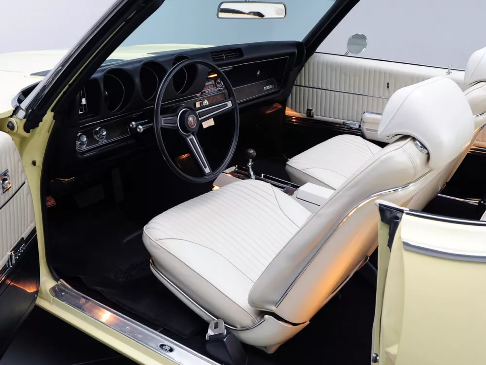 Автомобиль Oldsmobile 442 II Кабриолет