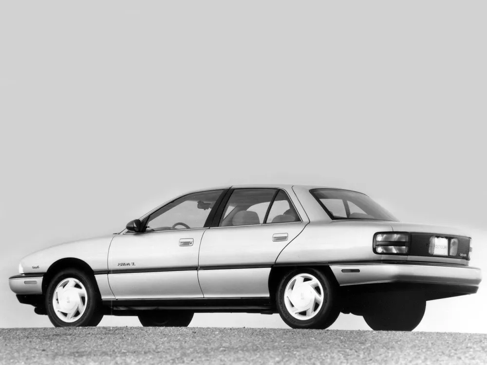 Автомобиль Oldsmobile Achieva Седан
