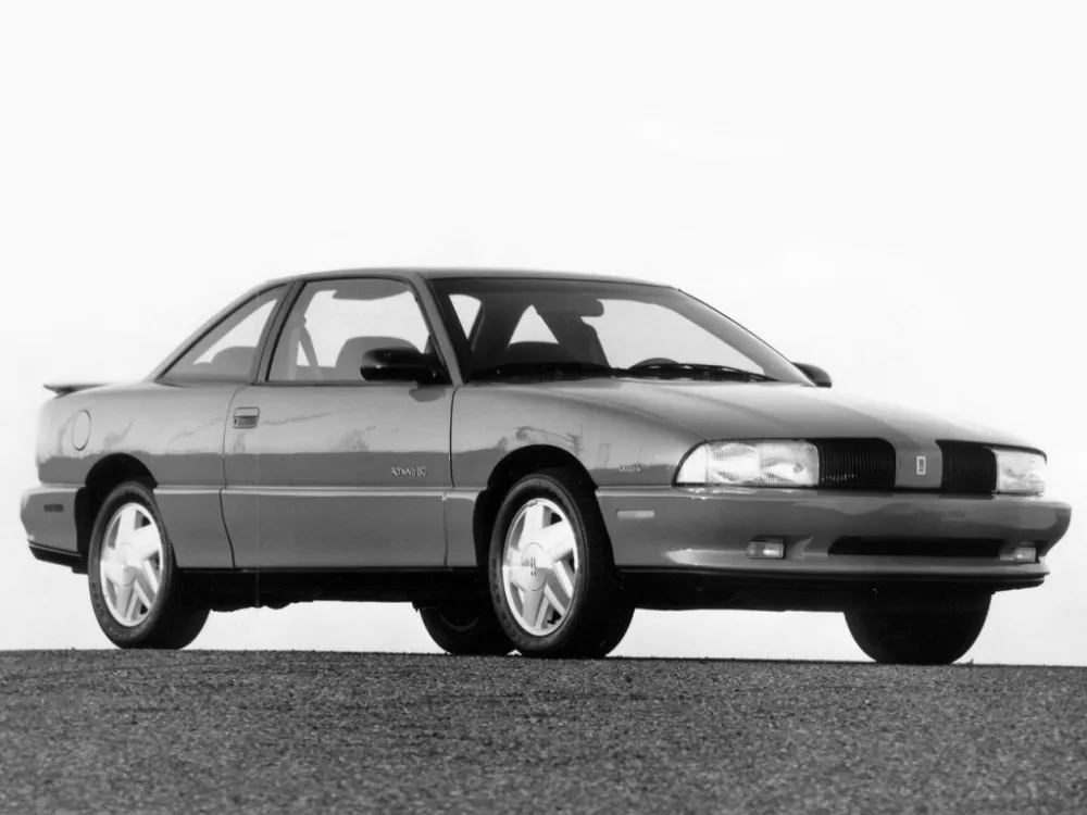Автомобиль Oldsmobile Achieva Купе