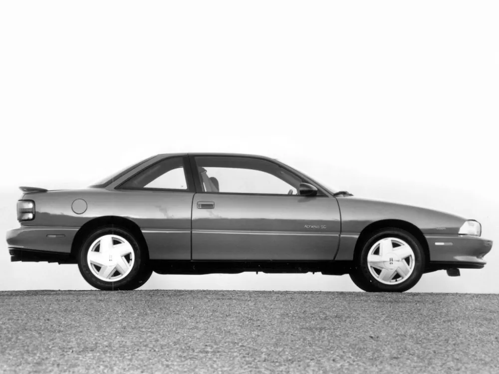 Автомобиль Oldsmobile Achieva Купе