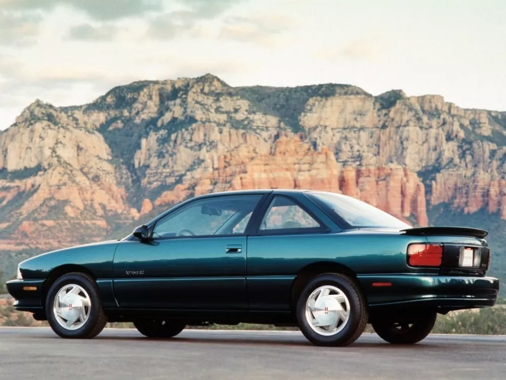 Автомобиль Oldsmobile Achieva Купе