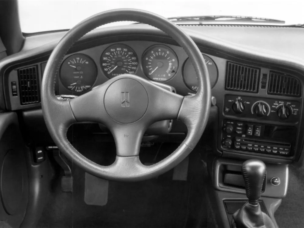 Автомобиль Oldsmobile Achieva Купе