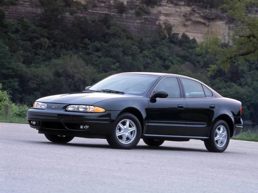 Автомобиль Oldsmobile Alero Седан