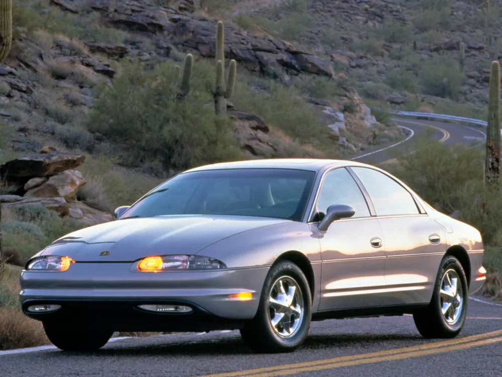 Автомобиль Oldsmobile Aurora I Седан
