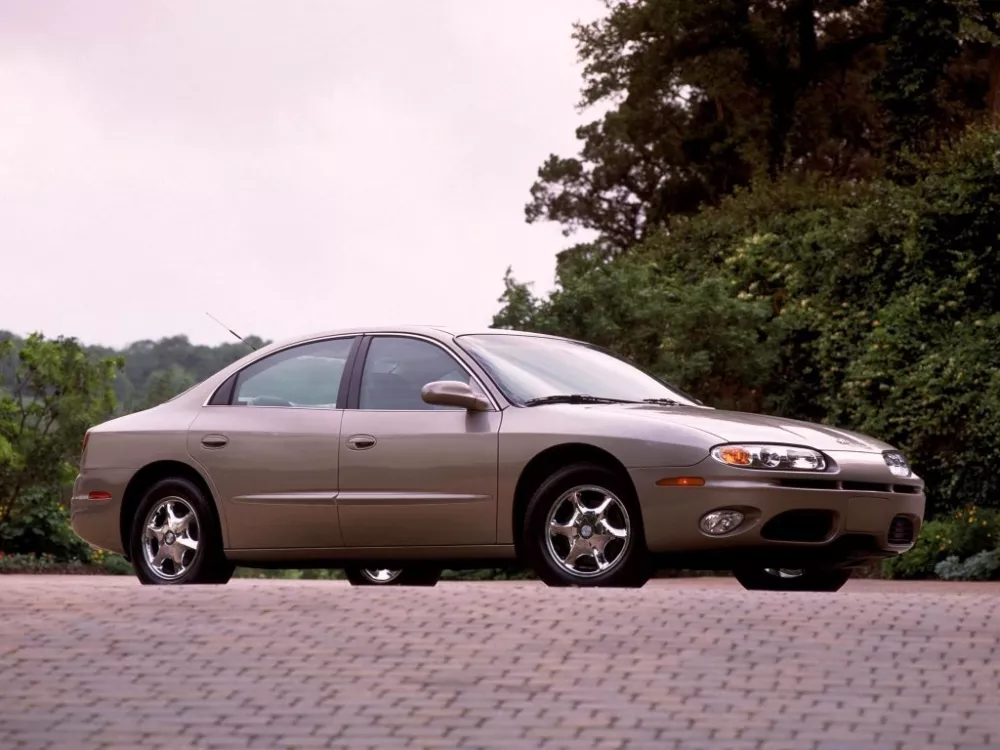 Автомобиль Oldsmobile Aurora II Седан