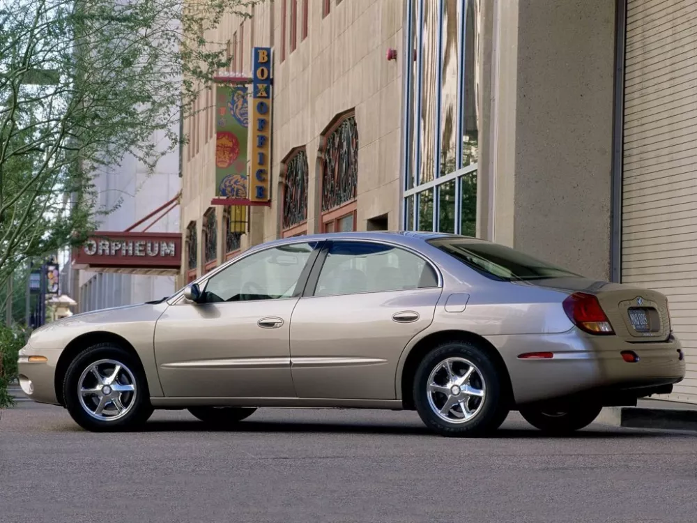 Автомобиль Oldsmobile Aurora II Седан