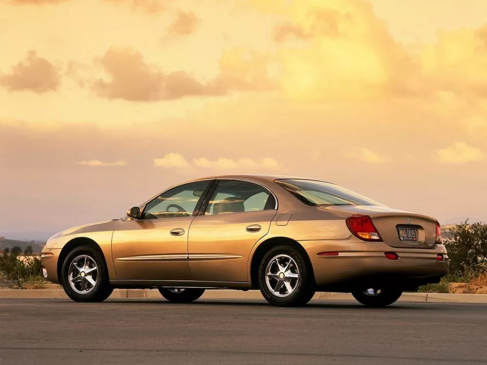 Автомобиль Oldsmobile Aurora II Седан
