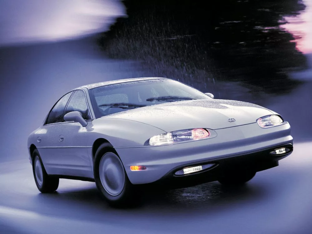 Автомобиль Oldsmobile Aurora I Седан