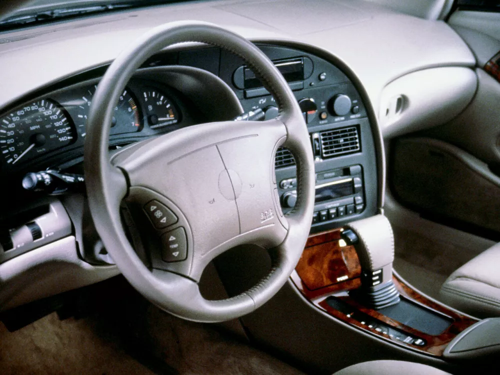 Автомобиль Oldsmobile Aurora I Седан