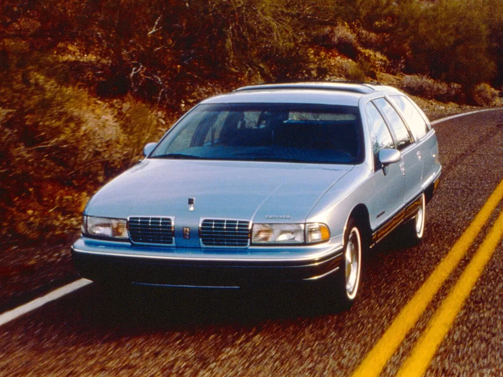 Автомобиль Oldsmobile Custom Cruiser III Универсал (5 дверей)