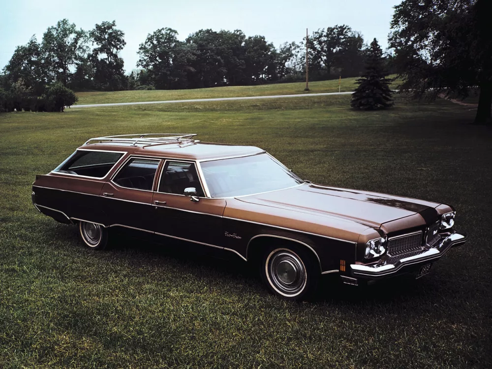 Автомобиль Oldsmobile Custom Cruiser I Универсал (5 дверей)