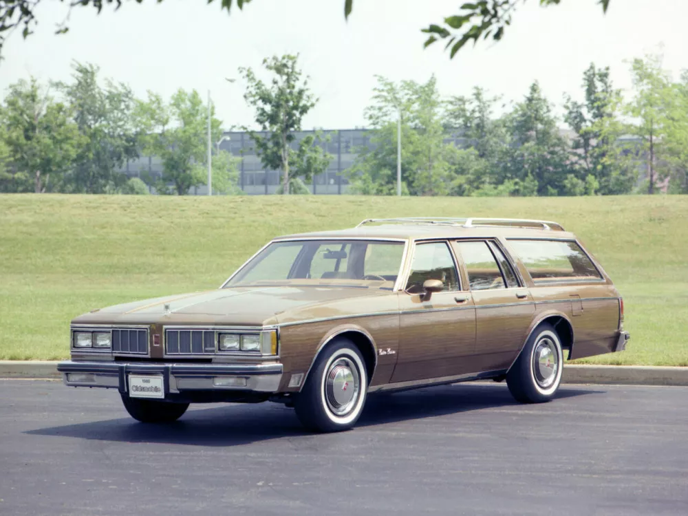 Автомобиль Oldsmobile Custom Cruiser II Универсал (5 дверей)