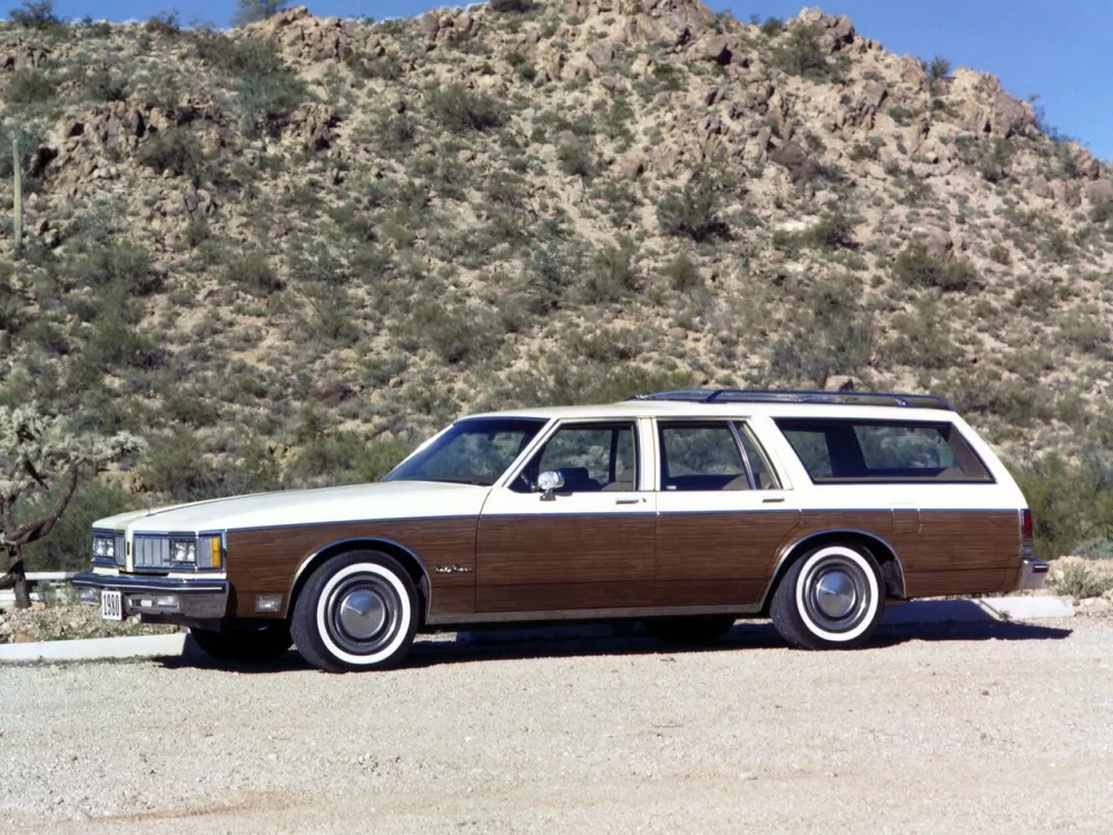 Автомобиль Oldsmobile Custom Cruiser II Универсал (5 дверей)