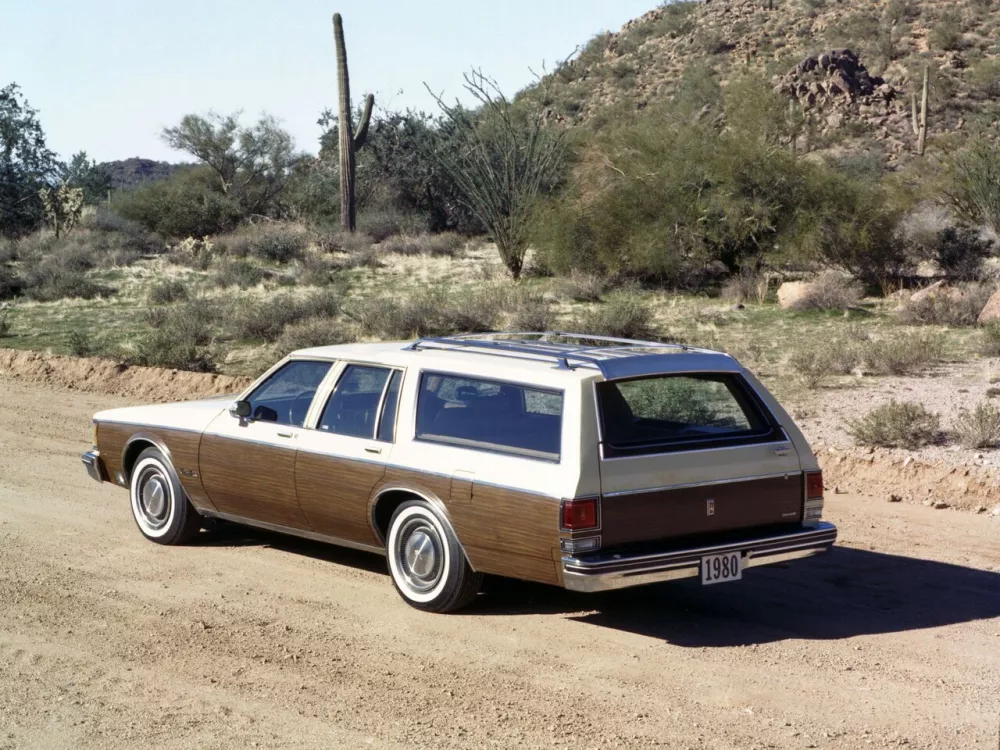 Автомобиль Oldsmobile Custom Cruiser II Универсал (5 дверей)