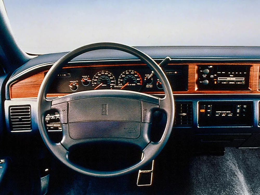 Автомобиль Oldsmobile Custom Cruiser III Универсал (5 дверей)