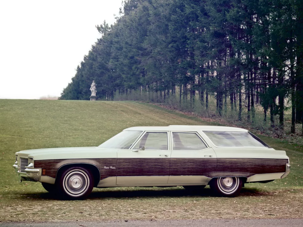 Автомобиль Oldsmobile Custom Cruiser I Универсал (5 дверей)