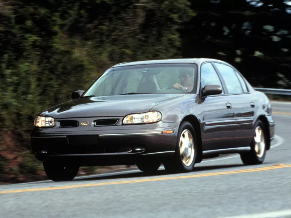 Автомобиль Oldsmobile Cutlass VI Седан
