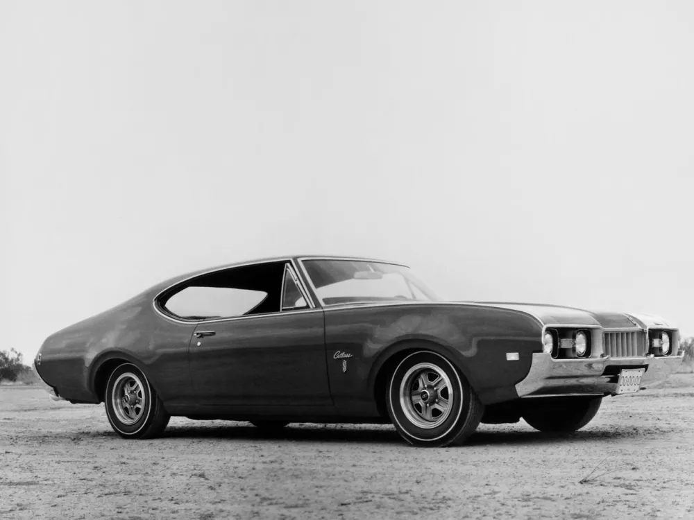 Автомобиль Oldsmobile Cutlass III Купе