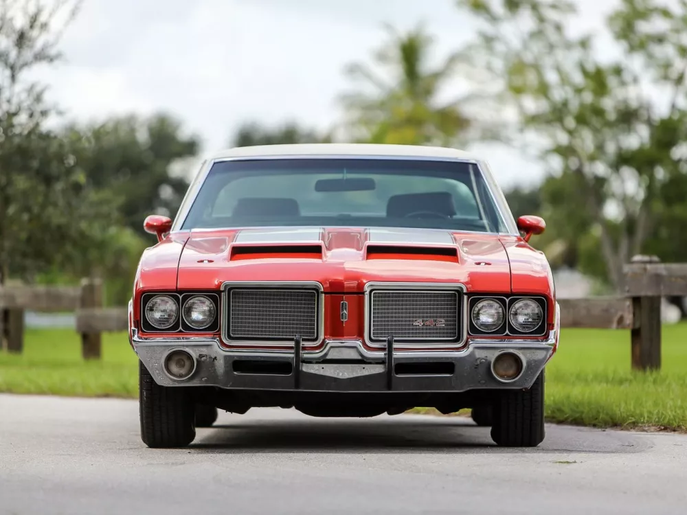 Автомобиль Oldsmobile Cutlass III Купе