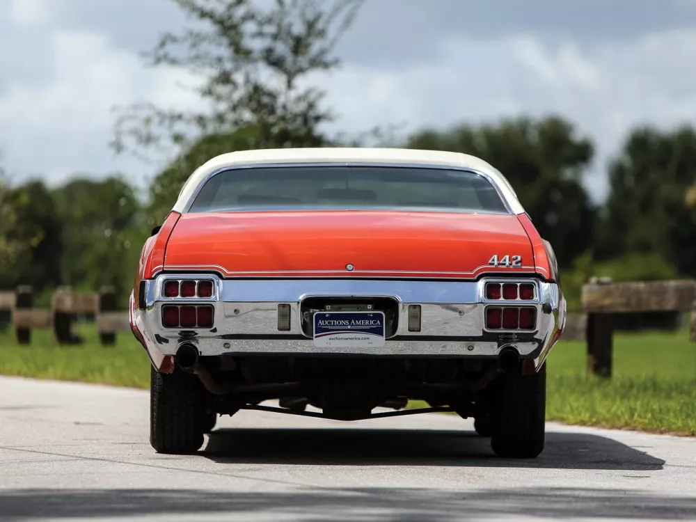 Автомобиль Oldsmobile Cutlass III Купе