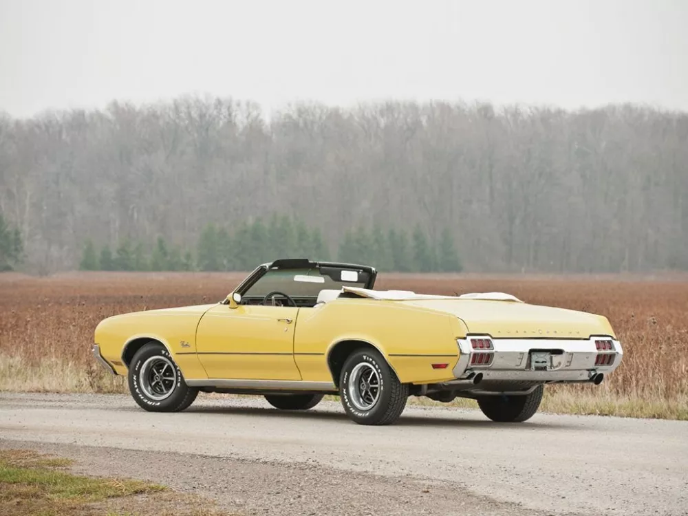 Автомобиль Oldsmobile Cutlass III Кабриолет
