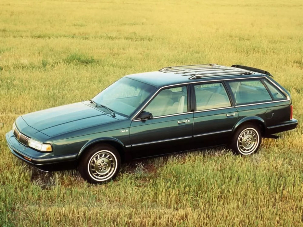 Автомобиль Oldsmobile Cutlass Ciera Универсал (5 дверей)