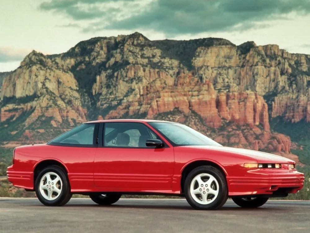 Автомобиль Oldsmobile Cutlass Supreme Купе