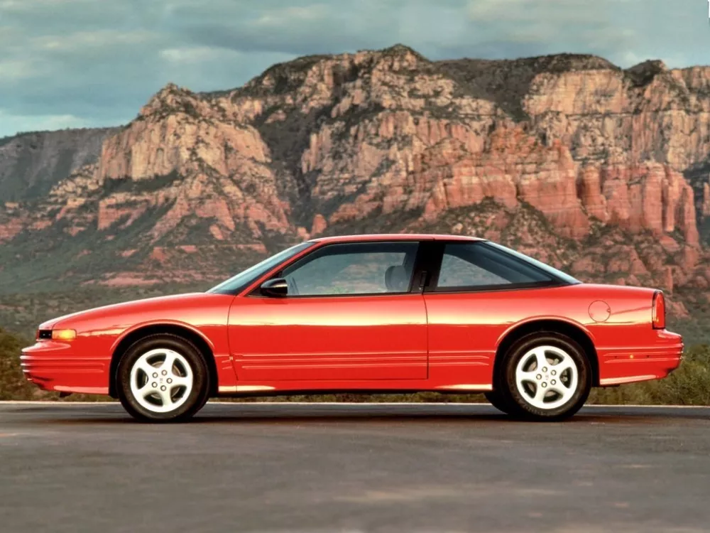 Автомобиль Oldsmobile Cutlass Supreme Купе