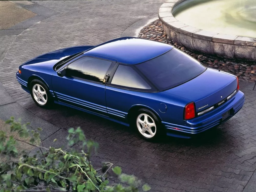 Автомобиль Oldsmobile Cutlass Supreme Купе