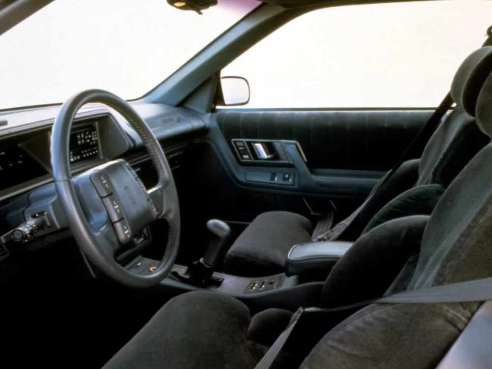 Автомобиль Oldsmobile Cutlass Supreme Купе
