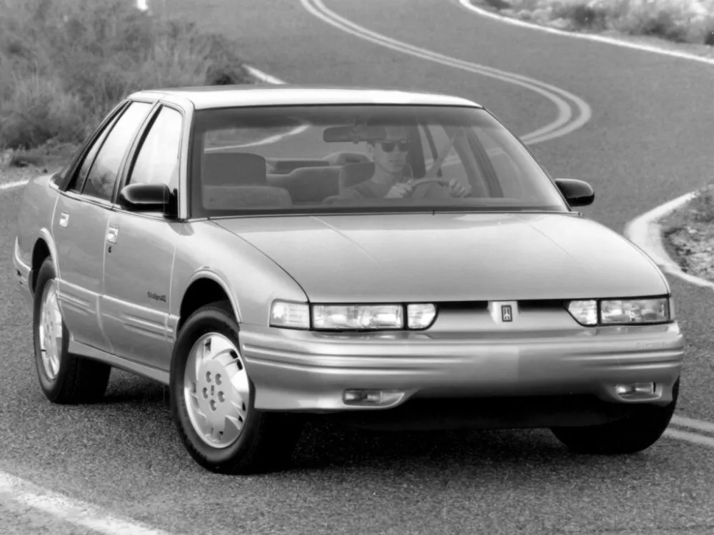 Автомобиль Oldsmobile Cutlass Supreme Седан