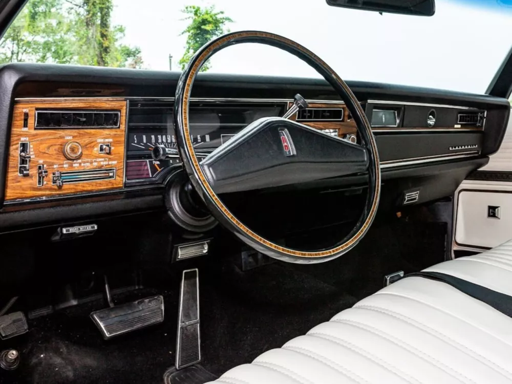Автомобиль Oldsmobile Delta 88 VII Кабриолет Convertible