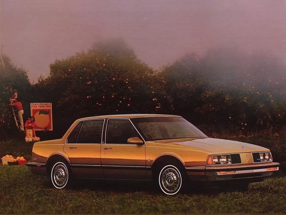 Автомобиль Oldsmobile Eighty-Eight IX Седан