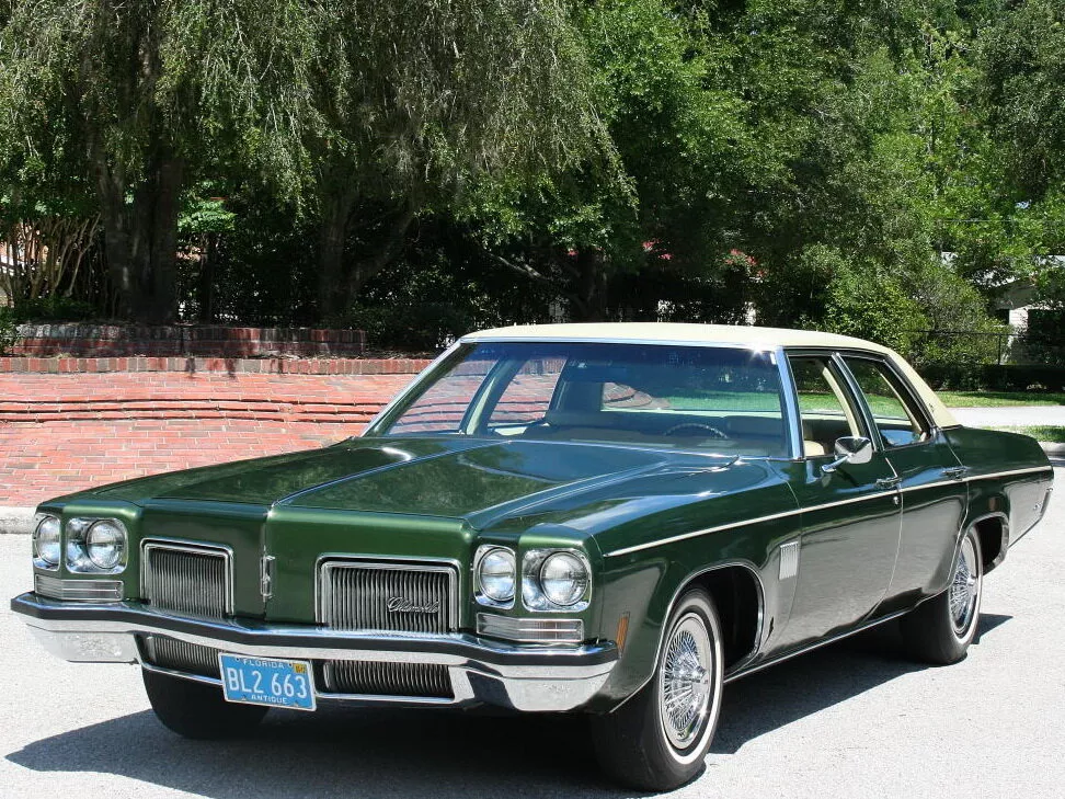 Автомобиль Oldsmobile Eighty-Eight VII Седан
