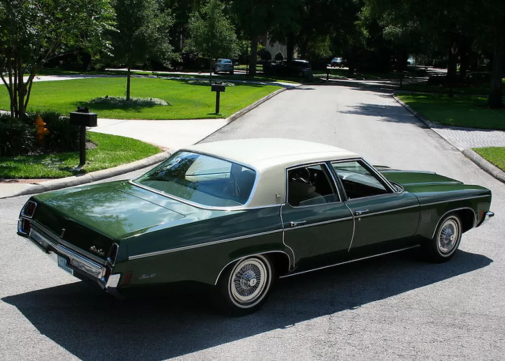 Автомобиль Oldsmobile Eighty-Eight VII Седан