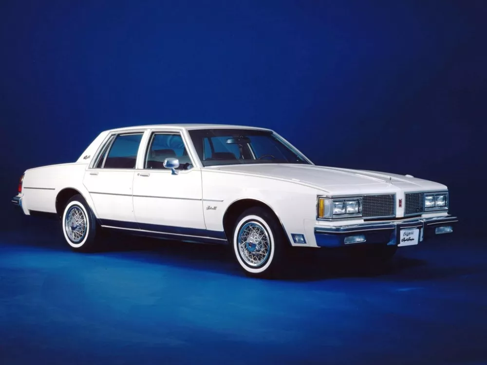 Автомобиль Oldsmobile Eighty-Eight VIII Седан