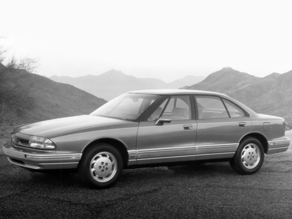 Автомобиль Oldsmobile Eighty-Eight X Седан