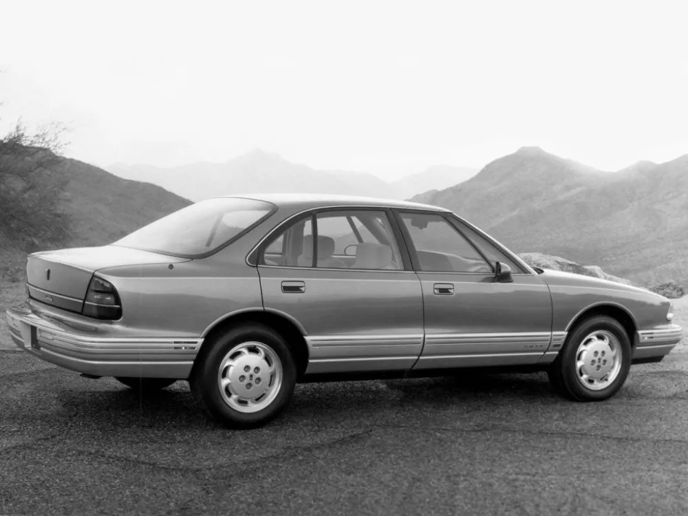 Автомобиль Oldsmobile Eighty-Eight X Седан