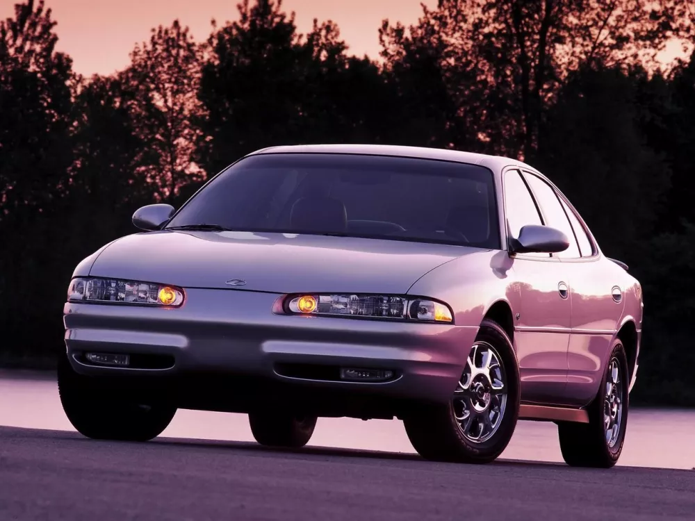 Автомобиль Oldsmobile Intrigue Седан
