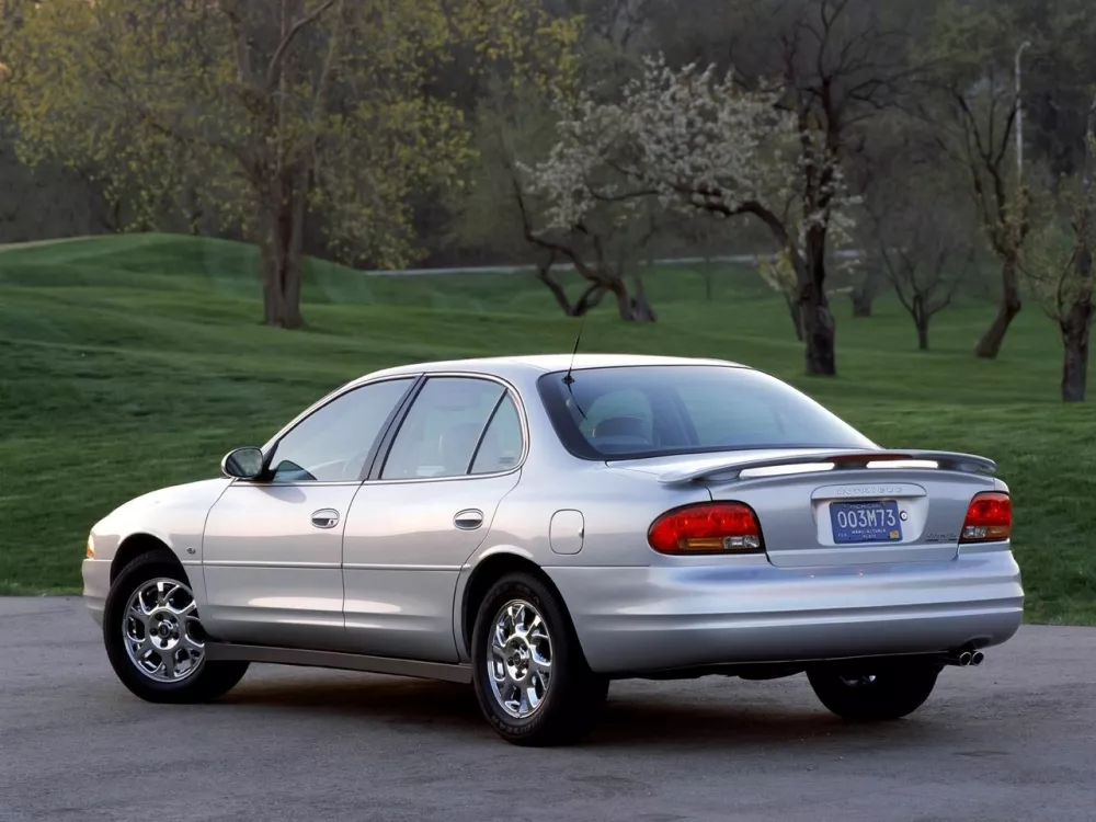 Автомобиль Oldsmobile Intrigue Седан