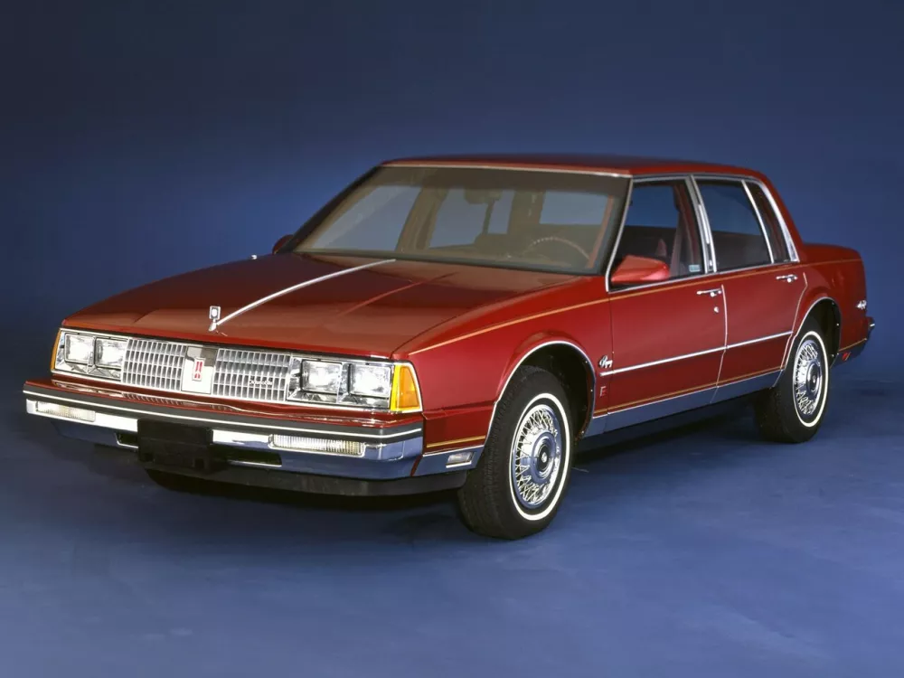 Автомобиль Oldsmobile Ninety-Eight X Седан