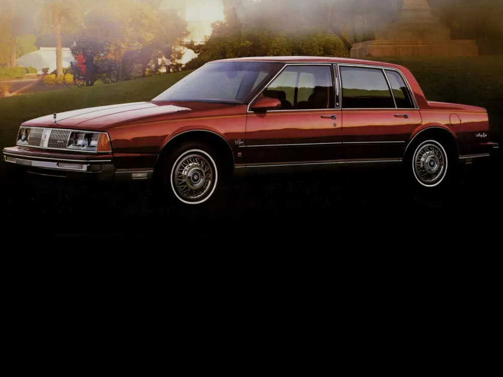 Автомобиль Oldsmobile Ninety-Eight X Седан
