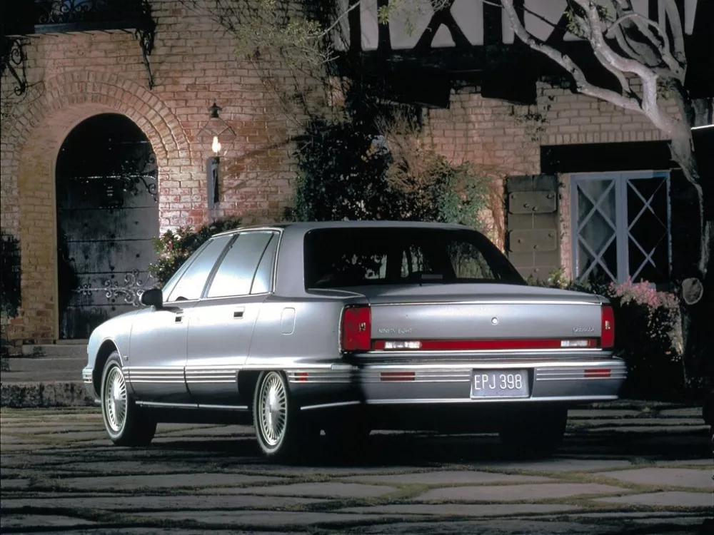 Автомобиль Oldsmobile Ninety-Eight XI Седан
